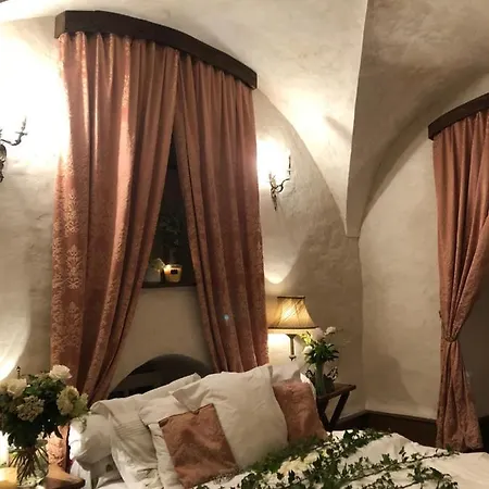 Domaine Du Tres-haut - Chateau De 3* Montanges