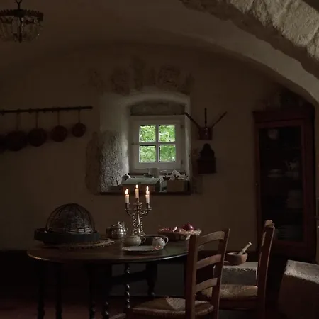 Domaine Du Tres-haut - Chateau De Guest house Montanges