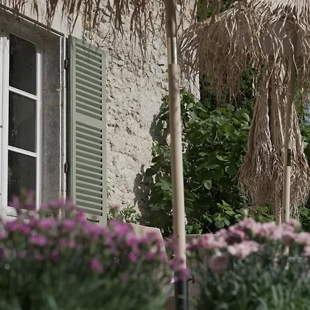 Domaine Du Tres-haut - Chateau De Guest house *