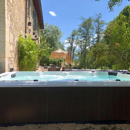 Domaine Du Tres-haut - Chateau De Guest house *